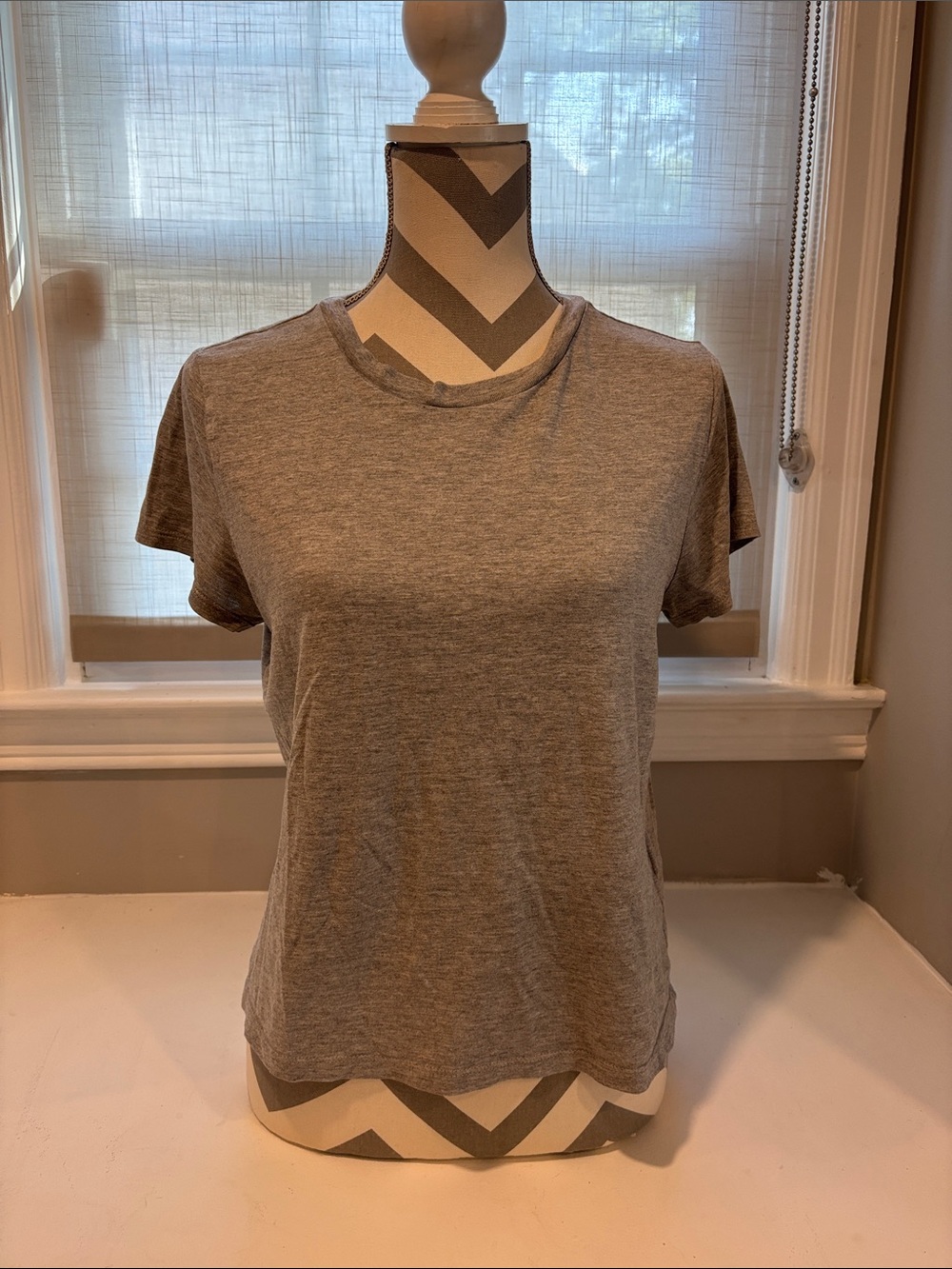 Divided Short Sleeve Crewneck Tee in Heather Gray